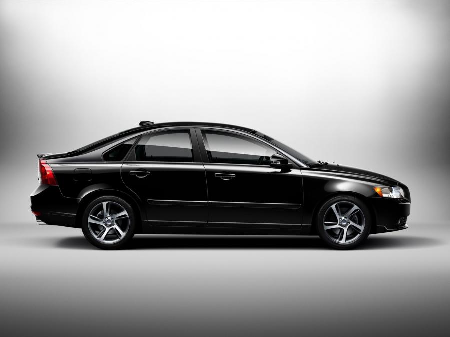 Volvo S40 Classic 2011 года  (фото 2 из 13)